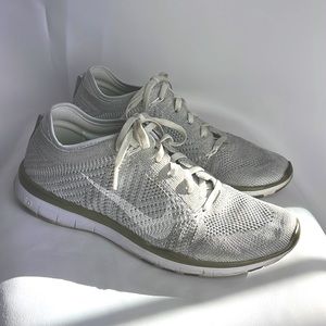 Nike ladies size 9 silver / gray knitted sparkly material
